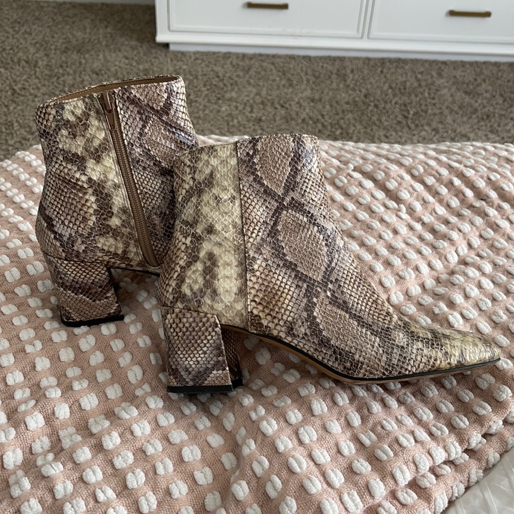 Chinese laundry booties